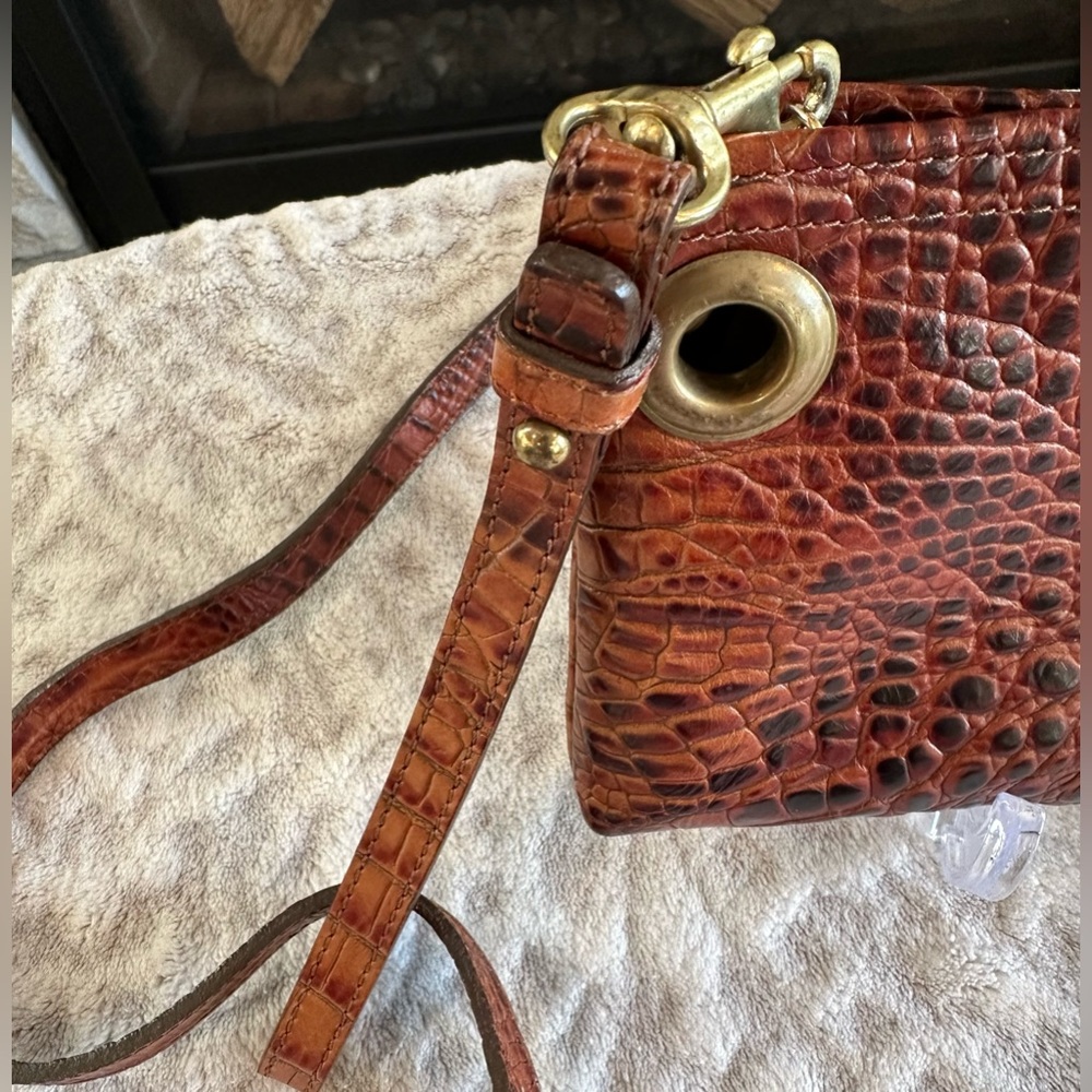 ✨Brahmin Wristlet Clutch in Melbourne Croc Embossed Leather Detachable strap - Picture 14 of 14